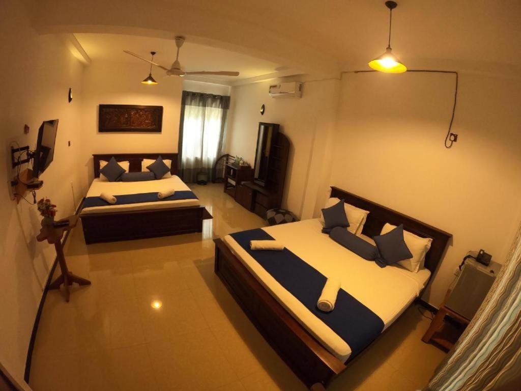 Oyo Kings Hotel 카투나야크 외부 사진