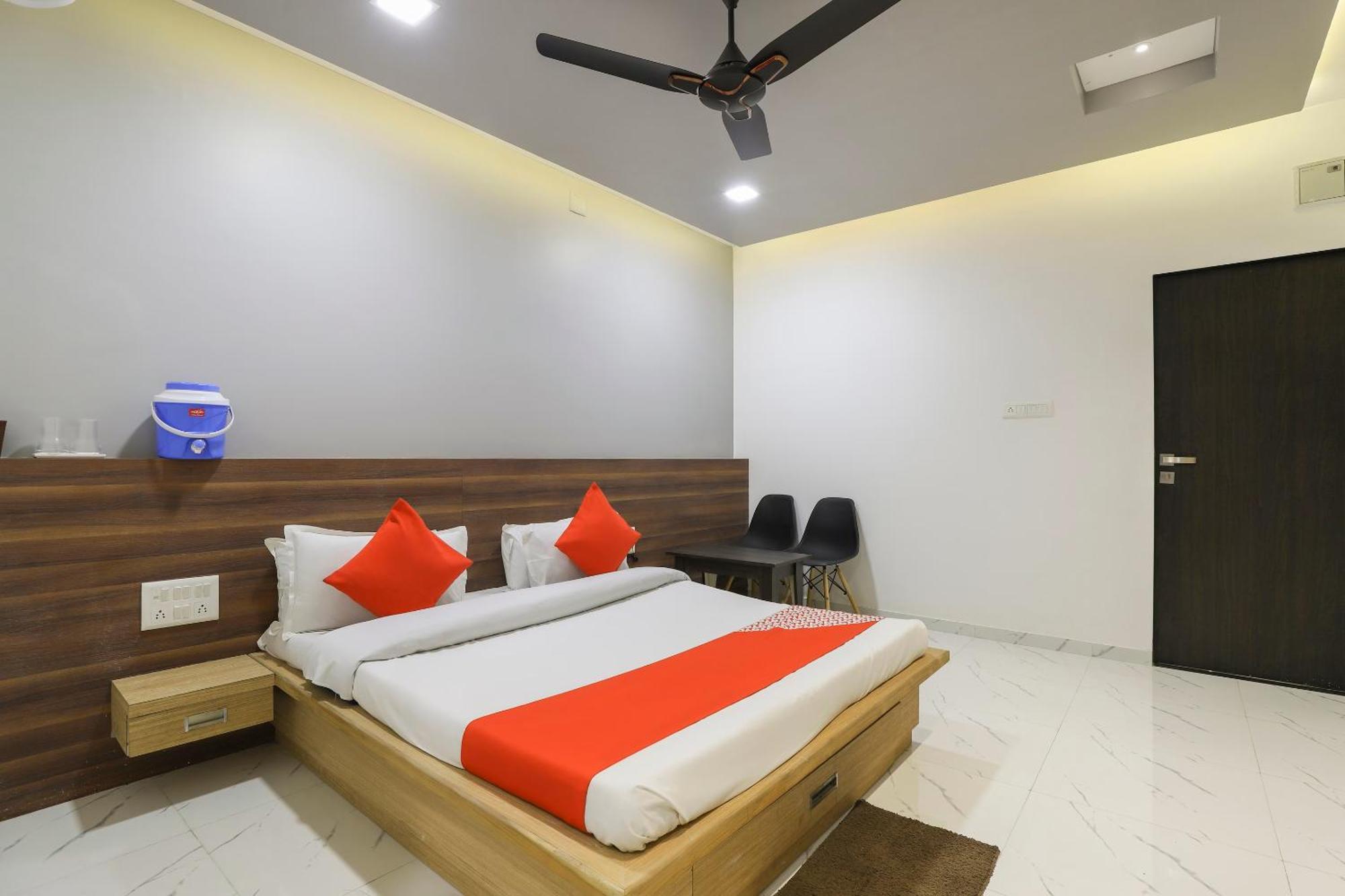 Oyo Kings Hotel 카투나야크 외부 사진