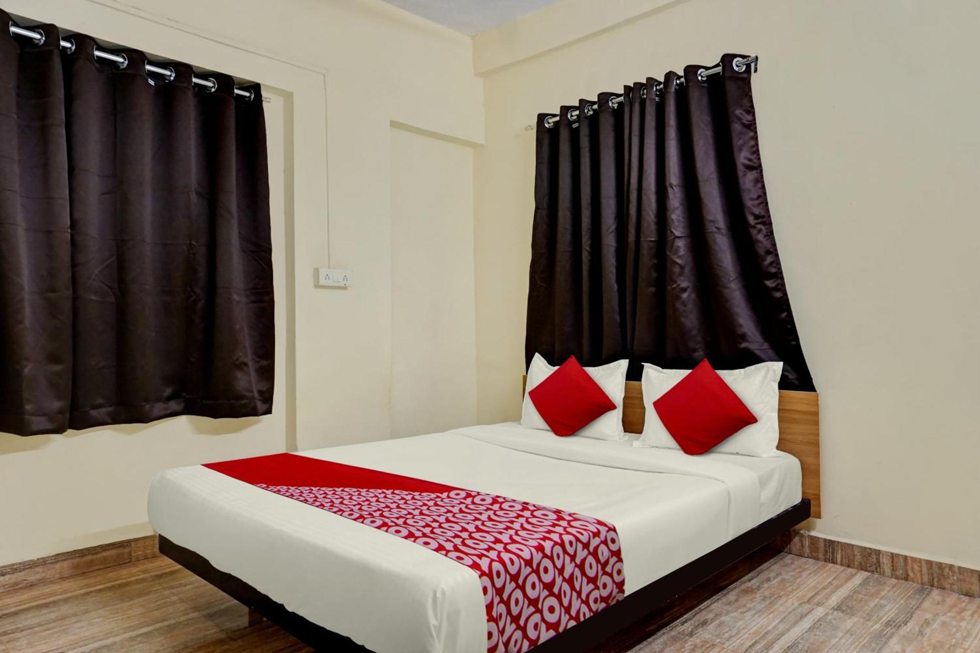 Oyo Kings Hotel 카투나야크 외부 사진